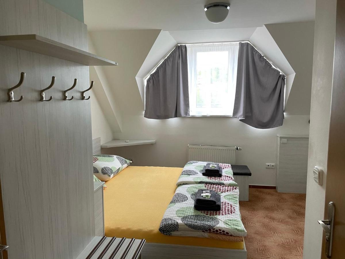 Orlovna Sitborice Hotel Eksteriør billede