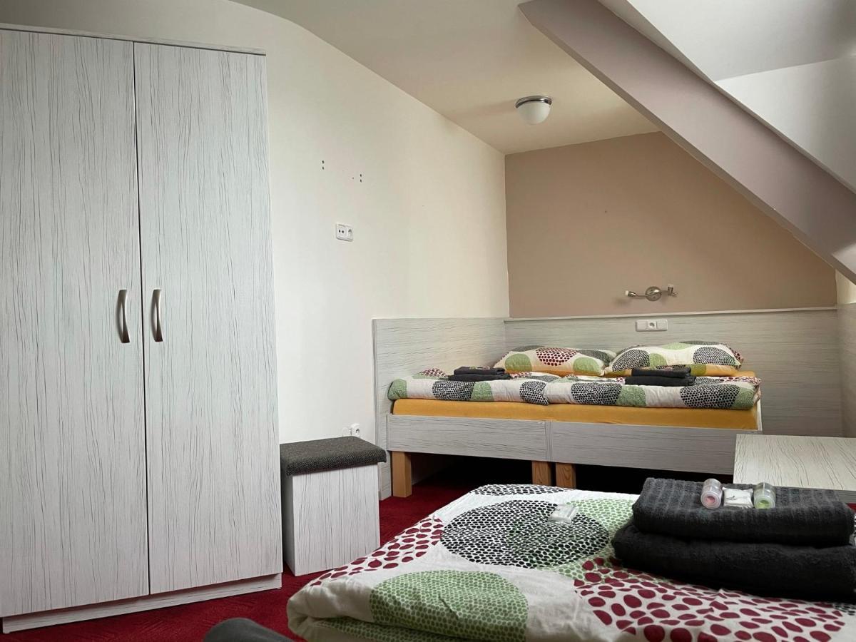 Orlovna Sitborice Hotel Eksteriør billede