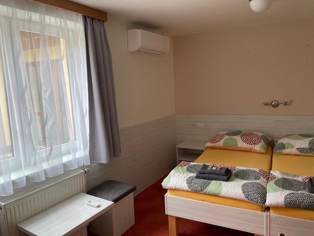 Orlovna Sitborice Hotel Eksteriør billede